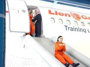 Mock Up Pesawat, Pelatihan Wajib Bagi Awak Kabin Mock Up Pesawat, Pelatihan Wajib Bagi Awak Kabin