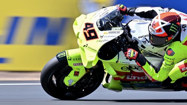 Pertamina Enduro VR46 Racing Team's Italian rider Fabio Di Giannantonio takes part in a practice session ahead of the French Moto GP Grand Prix at the Bugatti circuit in Le Mans, northwestern France, on May 10, 2024. (Photo by Lou BENOIST / AFP)