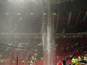 Atap Stadion Bocor, di Mana Rasa Malu MU?