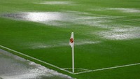 Manchester United menjamu Arsenal dalam pekan ke-37 Liga Inggris 2023-2024 di Stadion Old Trafford, Minggu (12/5/2024). Manchester United mesti menyerah 0-1 dari Arsenal lewat gol Leandro Trossard pada menit ke-20. (REUTERS/Carl Recine)