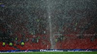 Kejadian memalukan terlihat di Stadion Old Trafford, markas Manchester United, saat menjamu Arsenal dalam lanjutan Liga Inggris 2023-2024. (REUTERS/Carl Recine)