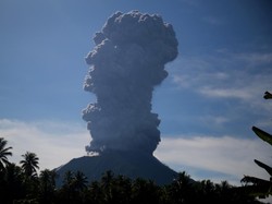 Gunung Ibu di Malut 2 Kali Erupsi Pagi Ini, Keluarkan Abu Setinggi 500 Meter