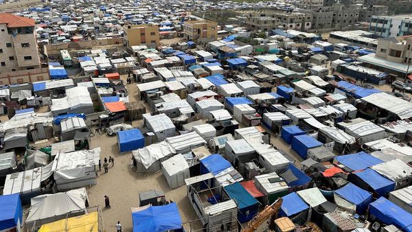 Penampakan Padatnya Tenda Pengungsi Palestina di Deir Al-Balah