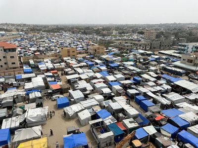 Penampakan Padatnya Tenda Pengungsi Palestina di Deir Al-Balah