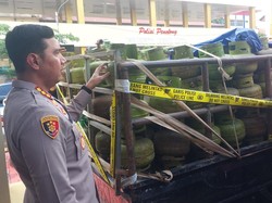 Polisi Tangkap 2 Orang Pelaku Pengoplos Gas Subsidi di Bogor