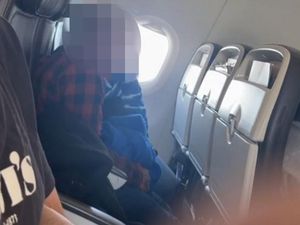 Kacau, Penumpang Kepergok Mesum di Pesawat