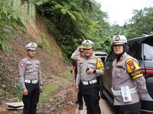 Dirlantas Polda Riau Cek Rute Riau-Sumbar Pasca Longsor, Pastikan Lalin Lancar Dirlantas Polda Riau Cek Rute Riau-Sumbar Pasca Longsor, Pastikan Lalin Lancar