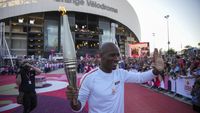 Melihat Kemeriahan Estafet Obor Olimpiade Paris