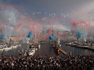 Perahu Lego Siap Antar Pengunjung Keliling Paris