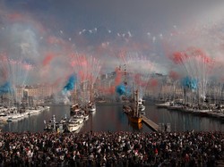Perahu Lego Siap Antar Pengunjung Keliling Paris