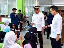 Jokowi Tinjau RS Baharuddin Muna, Cek Alat & Pelayanan Kesehatan