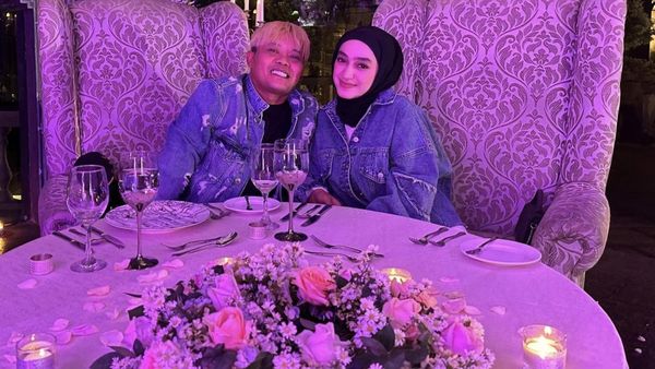 Santyka Fauziah dan Sule Romantis Makan Bareng hingga Suap-suapan