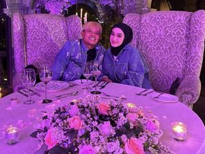 Santyka Fauziah dan Sule Romantis Makan Bareng hingga Suap-suapan Santyka Fauziah dan Sule Romantis Makan Bareng hingga Suap-suapan