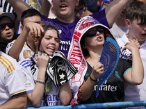 Suporter Cantik Ramaikan Parade Juara Real Madrid