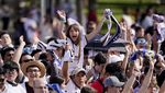 Suporter Cantik Ramaikan Parade Juara Real Madrid