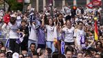 Suporter Cantik Ramaikan Parade Juara Real Madrid
