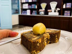Tji Laki 9: Bolu Pisang Kacang Topping Butter Vanilla yang Bikin Nagih Tji Laki 9: Bolu Pisang Kacang Topping Butter Vanilla yang Bikin Nagih