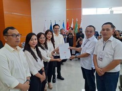 Eks Wawalkot Tomohon Daftar Jalur Independen di Pilwalkot, Bawa 11.111 KTP