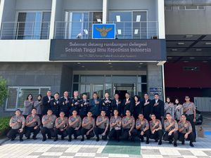 18 Mahasiswa STIK Laksanakan Short Course di Korea 18 Mahasiswa STIK Laksanakan Short Course di Korea