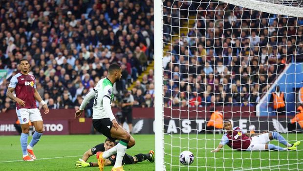 Soccer Football - Premier League - Aston Villa v Liverpool - Villa Park, Birmingham, Britain - May 13, 2024  Liverpool's Cody Gakpo scores their second goal as Aston Villa's Emiliano Martinez, Diego Carlos and Ezri Konsa watch REUTERS/Carl Recine EDITORIAL USE ONLY. NO USE WITH UNAUTHORIZED AUDIO, VIDEO, DATA, FIXTURE LISTS, CLUB/LEAGUE LOGOS OR 'LIVE' SERVICES. ONLINE IN-MATCH USE LIMITED TO 120 IMAGES, NO VIDEO EMULATION. NO USE IN BETTING, GAMES OR SINGLE CLUB/LEAGUE/PLAYER PUBLICATIONS. PLEASE CONTACT YOUR ACCOUNT REPRESENTATIVE FOR FURTHER DETAILS..