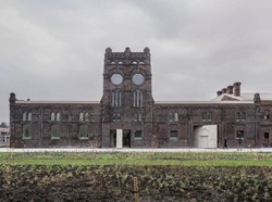 Bekas Rumah Jagal Hewan Ini Disulap Jadi Galeri Seni, Dindingnya Bisa Berputar!