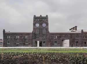 Bekas Rumah Jagal Hewan Ini Disulap Jadi Galeri Seni, Dindingnya Bisa Berputar! Bekas Rumah Jagal Hewan Ini Disulap Jadi Galeri Seni, Dindingnya Bisa Berputar!