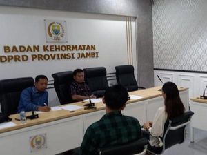 BK DPRD Jambi Janji Proses Pimpinan yang Diadukan Honorer Jika Terbukti Salah BK DPRD Jambi Janji Proses Pimpinan yang Diadukan Honorer Jika Terbukti Salah