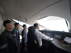 Bukan Lagi di Simulator, Calon Masinis Whoosh Praktik Langsung di Kereta Cepat