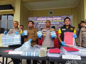 2 Pelaku Kredit Fiktif di Pandeglang Ditangkap, Rugikan Bank Rp 13 M 2 Pelaku Kredit Fiktif di Pandeglang Ditangkap, Rugikan Bank Rp 13 M