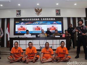 Empat Pencuri Kayu Jati di Hutan Blitar Diringkus Empat Pencuri Kayu Jati di Hutan Blitar Diringkus