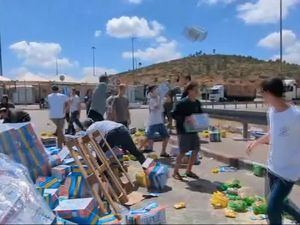 Biadab! Warga Israel Blokir dan Rusak Bantuan untuk Gaza