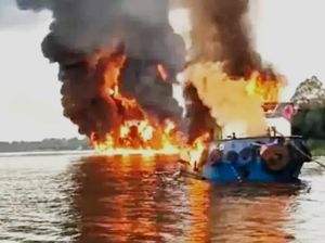 2 Kapal Terbakar di Perairan Barito Selatan: 3 Orang Tewas-8 Hilang