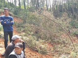 Longsor Tutup Akses Bandung Barat-Cianjur di Cilangari