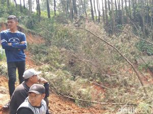 Longsor Tutup Akses Bandung Barat-Cianjur di Cilangari Longsor Tutup Akses Bandung Barat-Cianjur di Cilangari