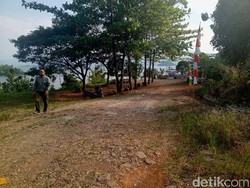 Jalan ke Obwis Jatigede Sumedang Rusak