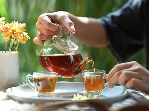 Hobi Minum Teh Tawar Saat Sahur dan Buka? Ini 7 Manfaat Sehatnya Hobi Minum Teh Tawar Saat Sahur dan Buka? Ini 7 Manfaat Sehatnya