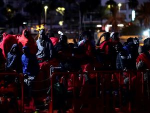 Suasana Spanyol Dibanjiri Ratusan Imigran dari Afrika Suasana Spanyol Dibanjiri Ratusan Imigran dari Afrika