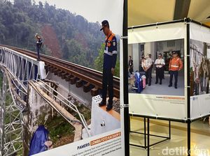Puluhan Foto Bikin Suasana Stasiun Bandung Berbeda