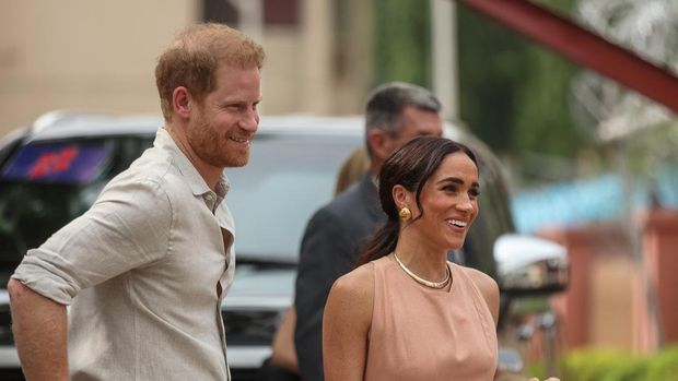 Britain's Prince Harry (L), Duke of Sussex, and Britain's Meghan (R), Duchess of Sussex, arrive at the Lightway Academy in Abuja on May 10, 2024 as they visit Nigeria as part of celebrations of Invictus Games anniversary. (Photo by Kola SULAIMON / AFP)