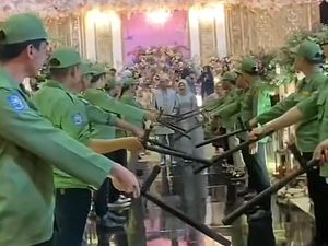 Viral Pedang Pora Pernikahan Versi Hansip, Dikira Hansip Nikah Ternyata... Viral Pedang Pora Pernikahan Versi Hansip, Dikira Hansip Nikah Ternyata...
