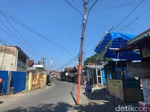 Penampakan Tiang di Badan Jalan Makassar Bikin Banyak Pengendara Celaka