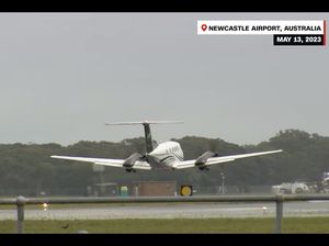 Pilot Luar Biasa Tenang, Bisa Mendarat Selamat Meski Tanpa Roda