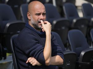 Guardiola Nggak Suka Ditanya Perbedaan City dan MU