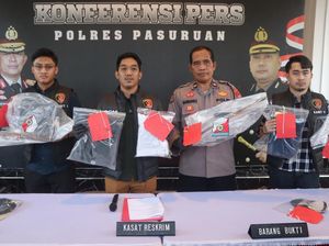 4 Pelajar yang Acungkan Pedang di Jalanan Pasuruan Diringkus 4 Pelajar yang Acungkan Pedang di Jalanan Pasuruan Diringkus