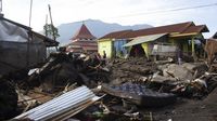 Porak-poranda Permukiman di Sumbar Diterjang Banjir Bandang