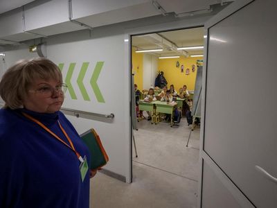 Potret Aktivitas Sekolah Bunker di Ukraina