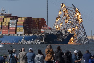 Potret Jembatan Baltimore AS Dibongkar dengan Cara Diledakkan