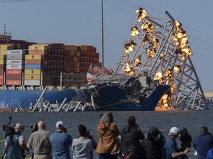 Potret Jembatan Baltimore AS Dibongkar dengan Cara Diledakkan