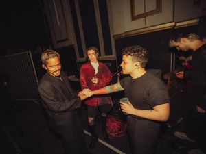 Atap Venue Bocor, PVRIS Batal Konser di Manchester Atap Venue Bocor, PVRIS Batal Konser di Manchester