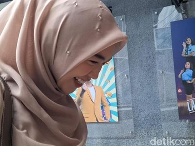 Ria Ricis Tebar Senyum Semringah